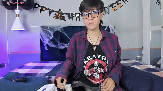 Snapshot of Tsuki_Maru chatting on 10/19/25, 07:36 Tsuki Maru online show from 10/19/25, 07:36