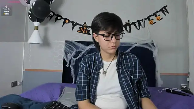 Snapshot of Tsuki_Maru chatting on 10/22/25, 08:30 Tsuki Maru online show from 10/22/25, 08:30