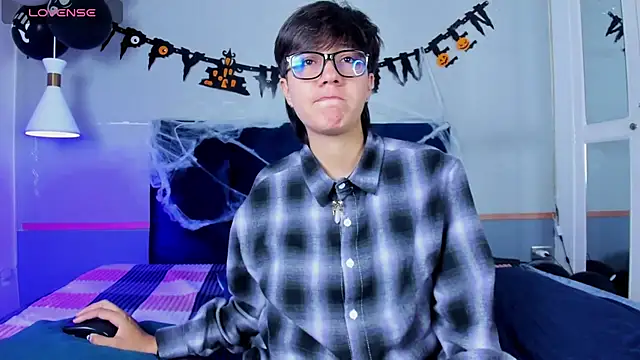 Snapshot of Tsuki_Maru chatting on 10/23/25, 07:56 Tsuki Maru online show from 10/23/25, 07:56