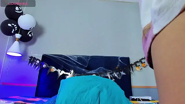 Snapshot of Tsuki_Maru chatting on 10/30/25, 09:15 Tsuki Maru online show from 10/30/25, 09:15