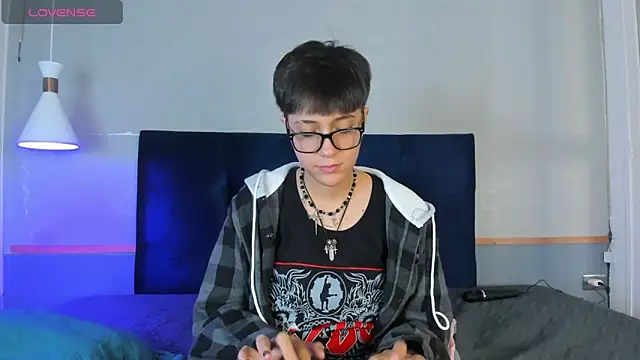 Snapshot of Tsuki_Maru chatting on 11/12/25, 09:14 Tsuki Maru online show from 11/12/25, 09:14