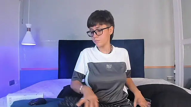 Snapshot of Tsuki_Maru chatting on 11/16/25, 08:36 Tsuki Maru online show from 11/16/25, 08:36