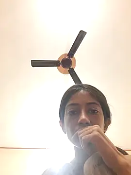 Snapshot of Evneet27_Saavu chatting on 11/15/25, 11:10 Evneet27 Saavu online show from 11/15/25, 11:10