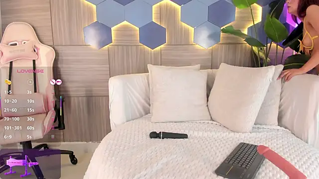 Snapshot of MilaGrace1 chatting on 05/02/26, 11:37 MilaGrace1 online show from 05/02/26, 11:37