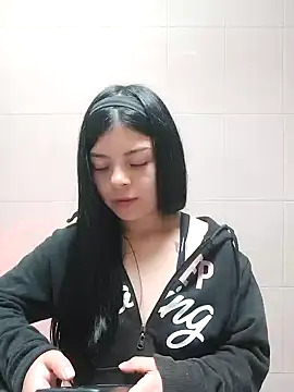 LunaJacobs online show from 04/15/26, 09:26