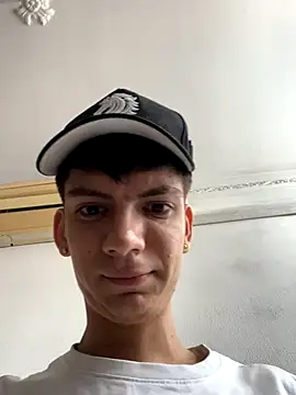 Snapshot of Luck__090 chatting on 09/16/25, 01:23 Luck 090 online show from 09/16/25, 01:23