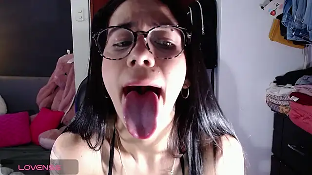 Ashley olivares online show from 10/12/25, 05:56