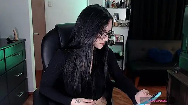 Ashley olivares online show from 11/25/25, 02:33