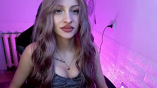 Snapshot of girlfriend_night17 chatting on 02/24/26, 01:58 girlfriend night17 online show from 02/24/26, 01:58