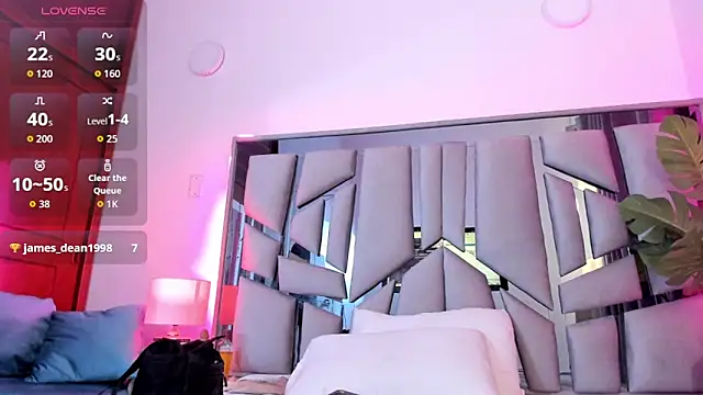  valeria saenz  online show from 10/18/25, 04:04