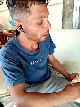 Snapshot of AlphaAlterX chatting on 09/15/25, 09:15 AlphaAlterX online show from 09/15/25, 09:15