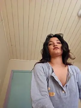 Snapshot of Hellenlin chatting on 10/15/25, 05:57 Hellenlin online show from 10/15/25, 05:57