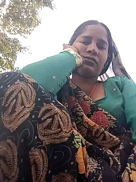 Snapshot of Hot_Seema83 chatting on 10/19/25, 08:26 Hot Seema83 online show from 10/19/25, 08:26