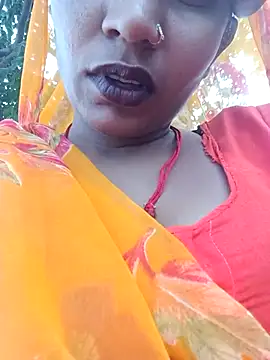 Snapshot of Hot_Seema83 chatting on 10/26/25, 07:25 Hot Seema83 online show from 10/26/25, 07:25