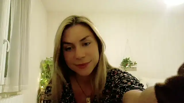 wonderalice31 online show from 10/13/25, 07:14