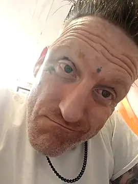 Snapshot of MRTATTWO chatting on 09/15/25, 09:48 MRTATTWO online show from 09/15/25, 09:48