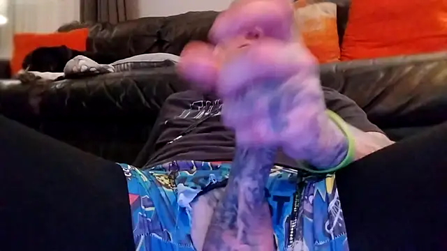 Snapshot of MRTATTWO chatting on 09/18/25, 01:18 MRTATTWO online show from 09/18/25, 01:18