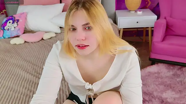 Evie Vall online show from 10/17/25, 03:25