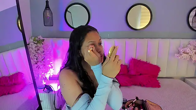 Mila Hank  online show from 11/27/25, 12:29