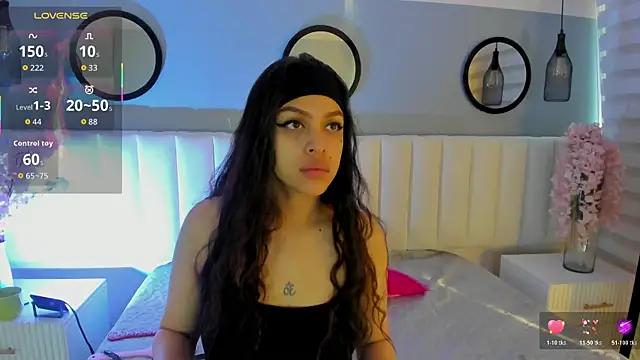 Mila Hank  online show from 12/18/25, 12:22