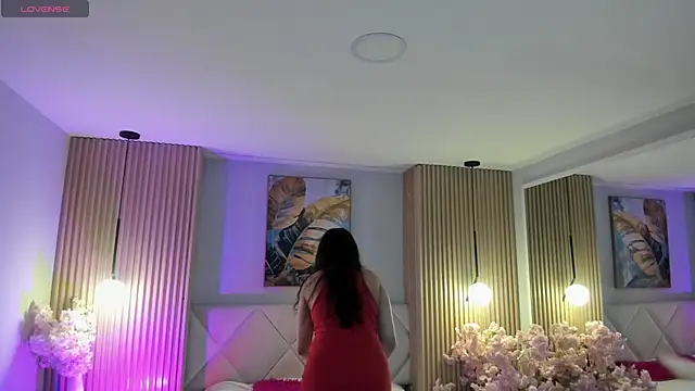 Mila Hank  online show from 04/08/26, 12:05