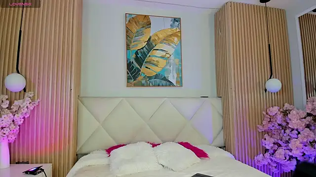 Mila Hank  online show from 04/09/26, 12:10