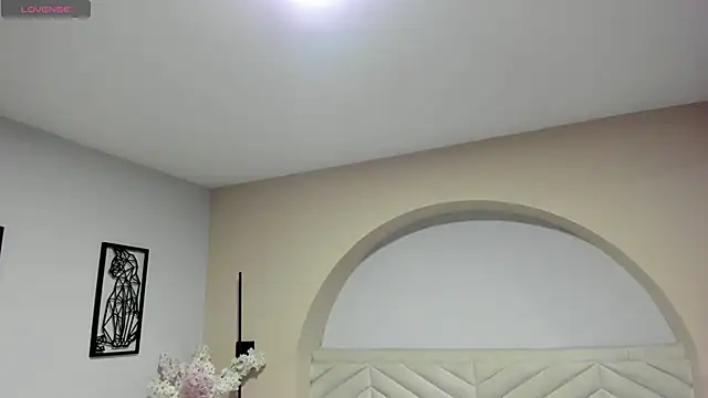 Mila Hank  online show from 04/14/26, 12:11