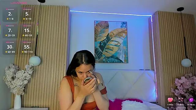 Mila Hank  online show from 06/01/26, 12:29