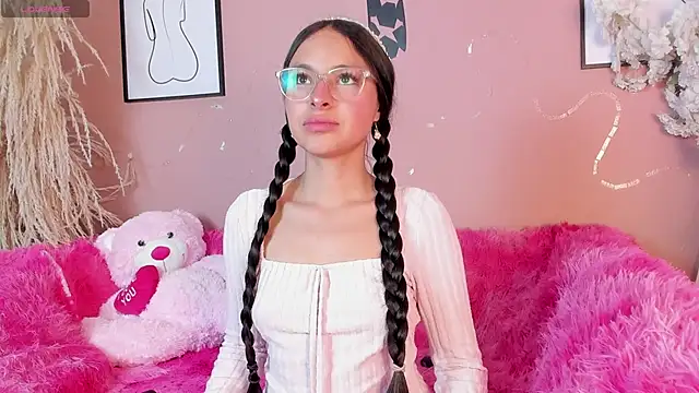 Annie  2 online show from 10/18/25, 03:09