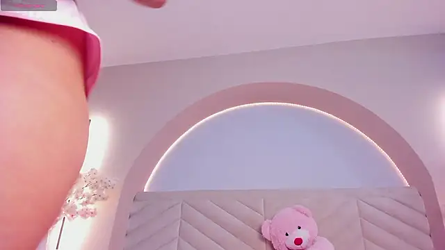 Annie  2 online show from 02/03/26, 03:15