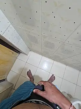 Snapshot of Gamecoc chatting on 10/12/25, 05:34 Gamecoc online show from 10/12/25, 05:34