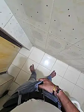 Snapshot of Gamecoc chatting on 10/26/25, 10:32 Gamecoc online show from 10/26/25, 10:32