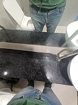 Snapshot of Gamecoc chatting on 10/27/25, 08:18 Gamecoc online show from 10/27/25, 08:18