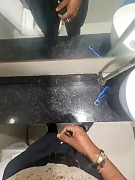 Snapshot of Gamecoc chatting on 10/28/25, 10:52 Gamecoc online show from 10/28/25, 10:52