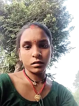 Snapshot of Idhika_Jha chatting on 10/09/25, 11:30 Idhika Jha online show from 10/09/25, 11:30