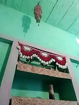 Snapshot of Idhika_Jha chatting on 10/13/25, 03:39 Idhika Jha online show from 10/13/25, 03:39