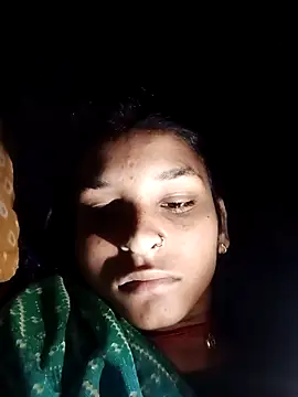 Snapshot of Idhika_Jha chatting on 10/13/25, 10:43 Idhika Jha online show from 10/13/25, 10:43