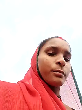 Snapshot of Idhika_Jha chatting on 10/16/25, 03:18 Idhika Jha online show from 10/16/25, 03:18