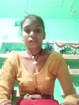 Snapshot of Idhika_Jha chatting on 10/18/25, 12:24 Idhika Jha online show from 10/18/25, 12:24