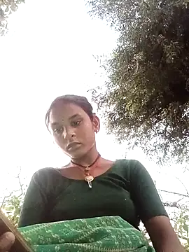 Snapshot of Idhika_Jha chatting on 10/18/25, 12:28 Idhika Jha online show from 10/18/25, 12:28