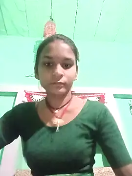 Snapshot of Idhika_Jha chatting on 10/19/25, 12:33 Idhika Jha online show from 10/19/25, 12:33