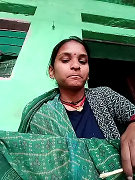 Snapshot of Idhika_Jha chatting on 11/23/25, 02:22 Idhika Jha online show from 11/23/25, 02:22