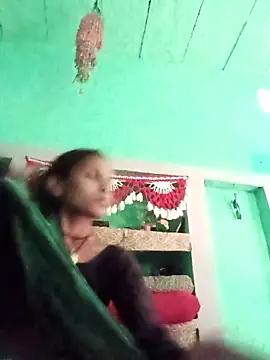 Snapshot of Idhika_Jha chatting on 11/24/25, 06:57 Idhika Jha online show from 11/24/25, 06:57