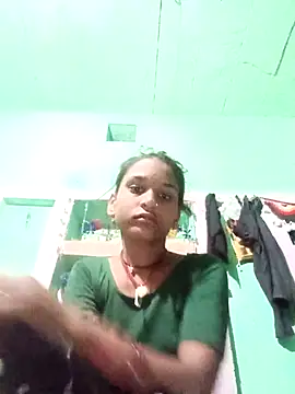 Snapshot of Idhika_Jha chatting on 11/24/25, 11:59 Idhika Jha online show from 11/24/25, 11:59