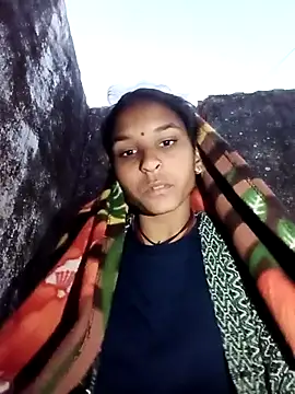 Snapshot of Idhika_Jha chatting on 11/28/25, 12:57 Idhika Jha online show from 11/28/25, 12:57