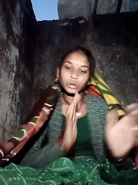 Snapshot of Idhika_Jha chatting on 11/29/25, 12:46 Idhika Jha online show from 11/29/25, 12:46