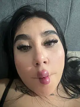 Snapshot of Sophie_Dreamss chatting on 04/21/26, 01:42 Sophie Dreamss online show from 04/21/26, 01:42