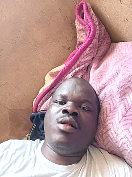 Snapshot of MPHOZA444 chatting on 11/12/25, 01:11 MPHOZA444 online show from 11/12/25, 01:11