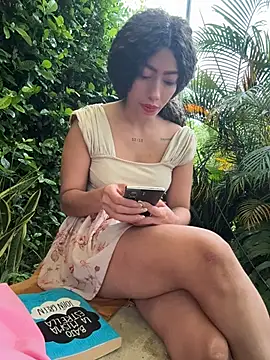Snapshot of roxyrougee chatting on 07/01/26, 11:01 roxyrougee online show from 07/01/26, 11:01
