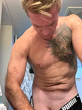 DILFiGuess11 online show from 10/24/25, 02:13